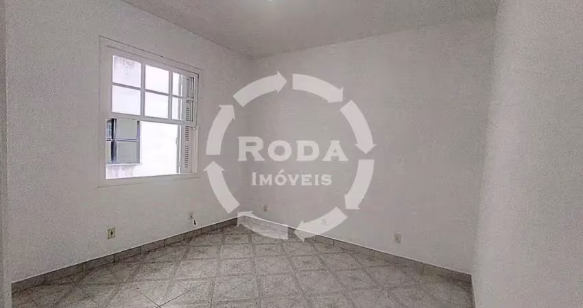 Kitnet Reformado 1 quadra da praia para Locação no Embaré – Santos