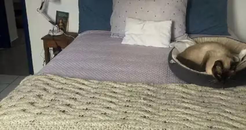 Apartamento à venda na ponta da praia , 02 quartos, portaria e elevador