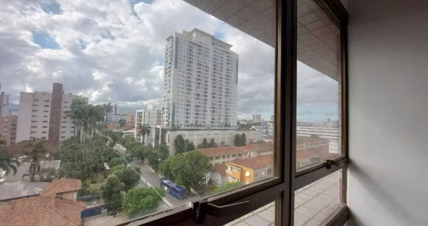 Sala comercial no boqueirão, localização excelente, com 103m2 ,elevador social e serviço, portaria e garagem coletiva.