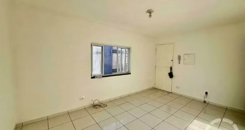 Apartamento bnh, ótima localização , bairro aparecida, três quartos.