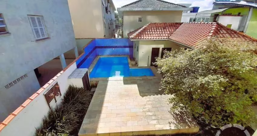 Sobrado à venda na aparecida | 4 dormitórios, piscina, 3 vagas de garagem e próximo da praia!