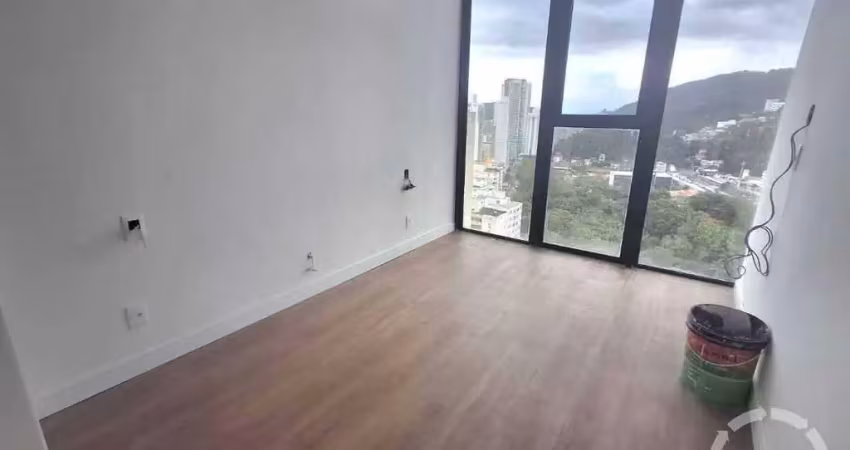 Linda cobertura duplex com piscina privativa, 3 suítes prédio, lavabo, sala ampla com vista panorâmica.