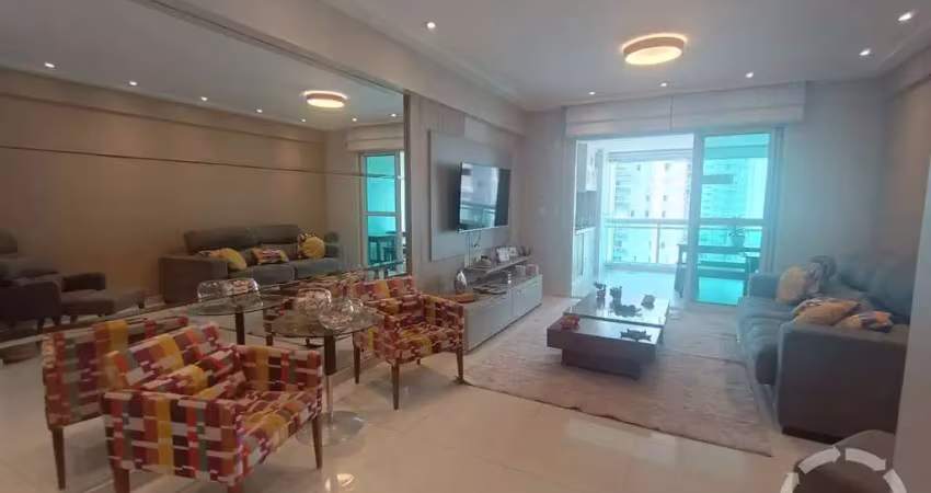 Apartamento alto padrão na quadra da praia. santos litoral.