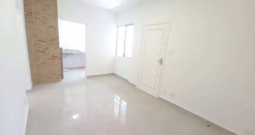 Apartamento 65m² à venda no gonzaga, santos. 2 quartos, elevador e na quadra da praia. iptu baixo