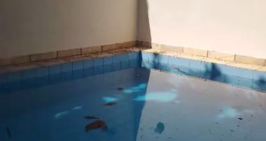 Casa no ponta da praia – 3 dormitórios (1 suíte) | piscina e ambientes amplos
