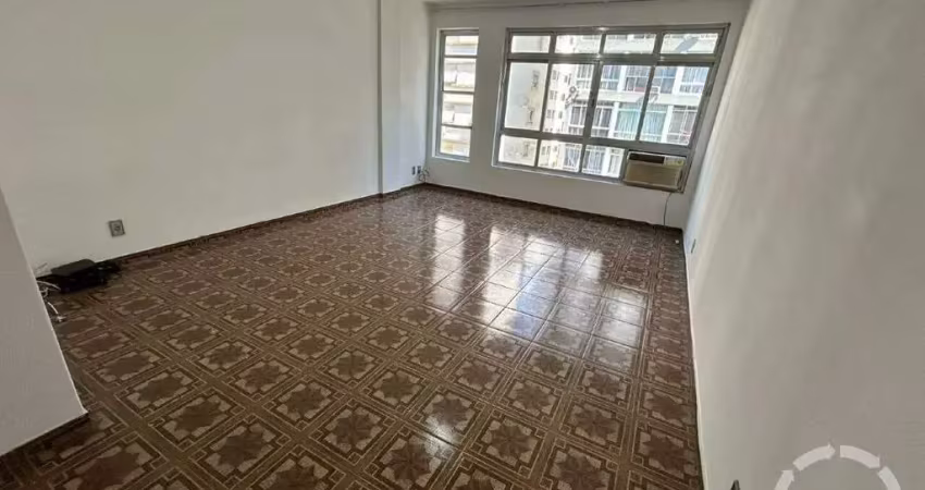 Apartamento 3 quartos sendo 1 suite a 100 metros da praia na ponta da praia