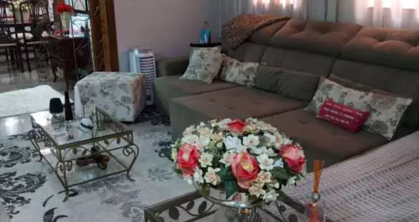 Sobrado à venda com 4 quartos e 208m², espaço gourmet e 11 vagas