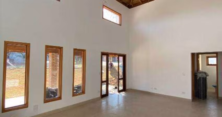 Chácara à Venda em Condomínio Fechado com 1.547m² com 3 Quartos e Piscina
