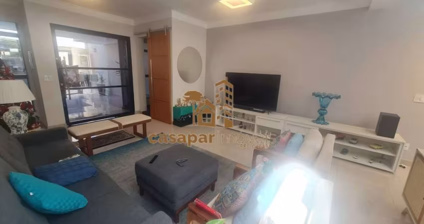 Sobrado à Venda no Santa Paulo, 200m² e 2 Suítes com 3 Vagas