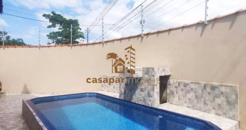 Casa à Venda em Itanhaém com 2 Quartos, Piscina e Churrasqueira