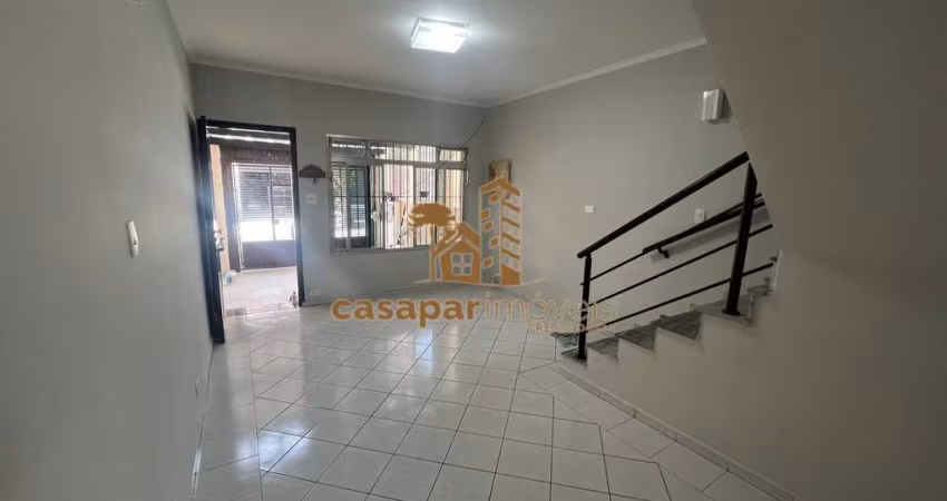Sobrado para Locação no Santa Maria com 2 Quartos e 1 Vaga com  Edícula