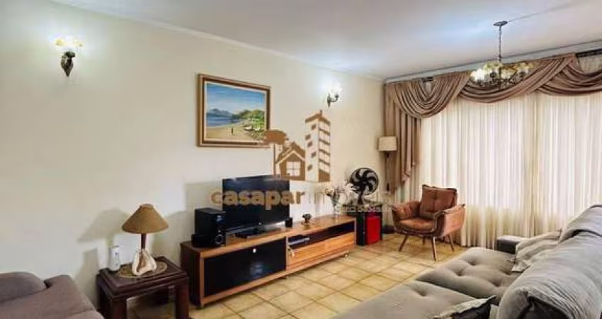 Sobrado Espaçoso à Venda com 320m² , 4 Quartos com 1 Casa nos Fundos
