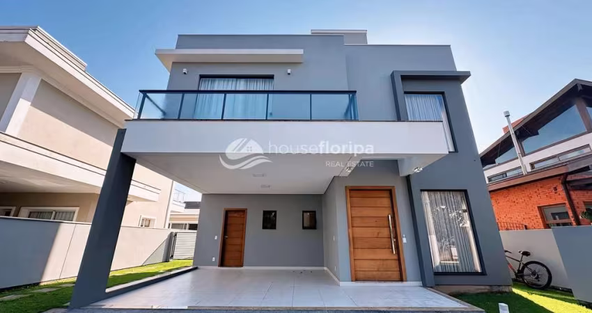 Casa de 3 quartos com edícula em condomínio à venda no bairro Campeche, próxima ao centro comercial