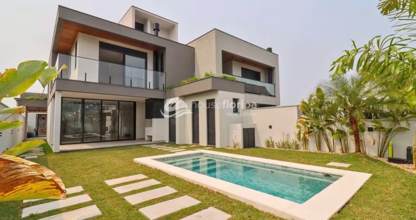 Casa de 3 quartos com quintal e piscina à venda no loteamento no bairro Lagoa da Conceição, Lagoa d
