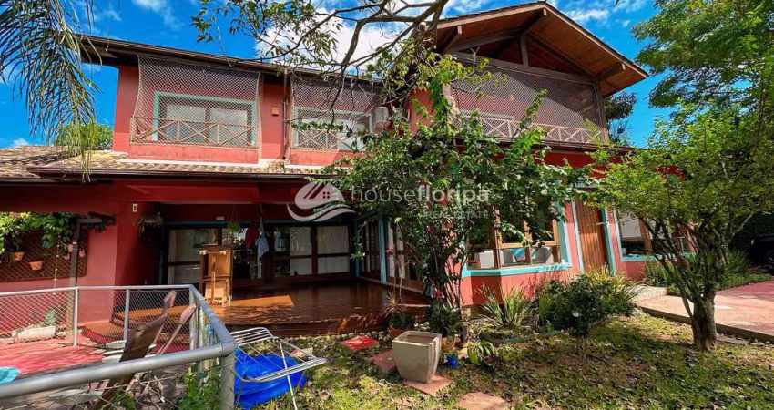 Casa Individual à Venda no Campeche, com 7 Dormitórios , Quintal, Piscina, Florianópolis, SC