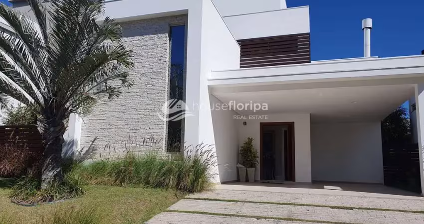 Linda casa a venda com duas suites com jacuzzi, espaço gourmet,  com excelente infraestrutura em um