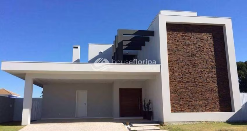 Casa de alto padrão à venda com 4 suítes em condomínio, no Campeche, Florianópolis, SC