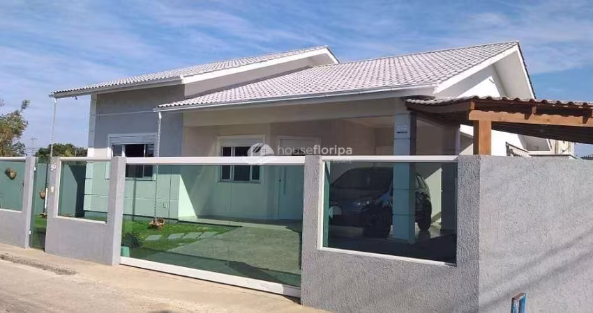 Ótima casa individual térrea, com 2 dormitórios e área de lazer completa à venda, no Campeche, Flor