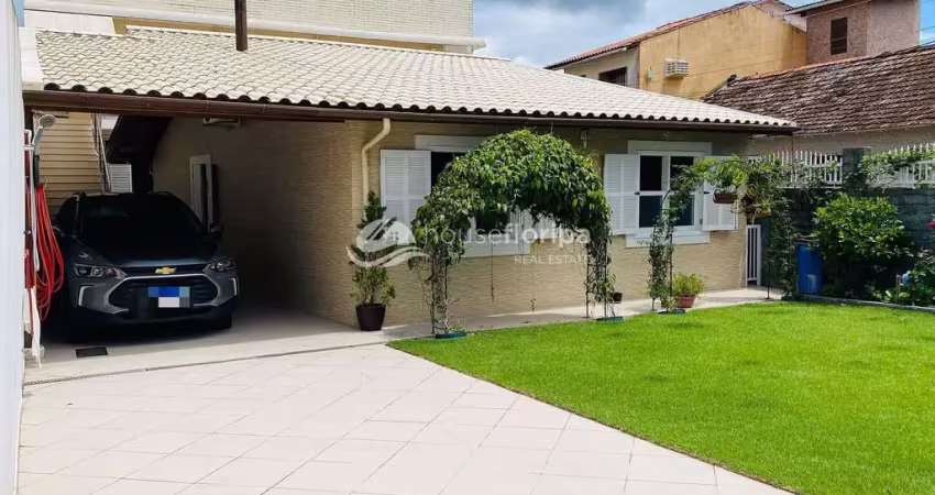 Casa de 3 quartos com sauna, espaço gourmet e quintal amplo à venda no sul da ilha, pântano do sul,