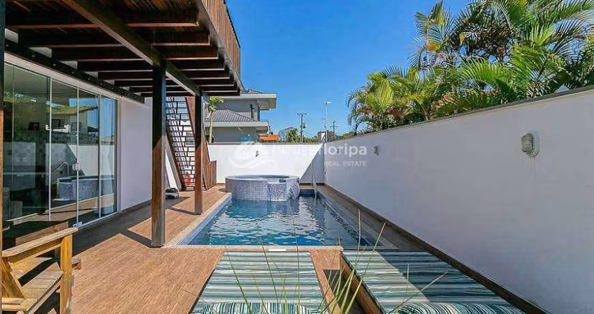 Belíssima casa com piscina em Condomínio fechado com saída privativa para a praia do Morro das Pedr