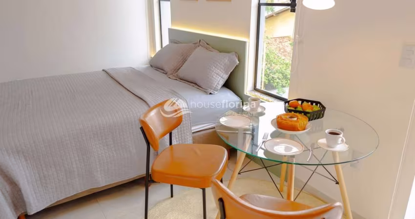 Studio novo à venda, com varanda e mobiliado, no Campeche, Florianópolis, SC