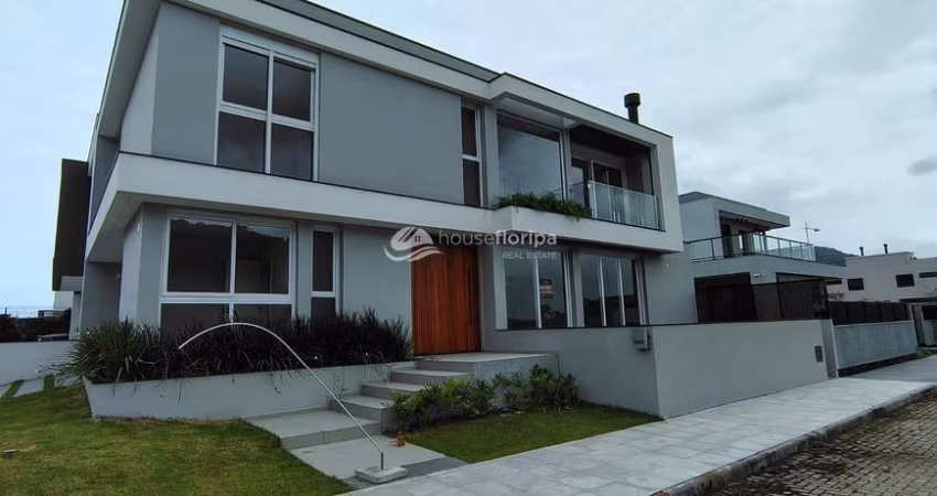 VILLA PAMPLONA- Belíssima casa alto padrão, à venda em um dos bairros mais procurados do sul da ilh