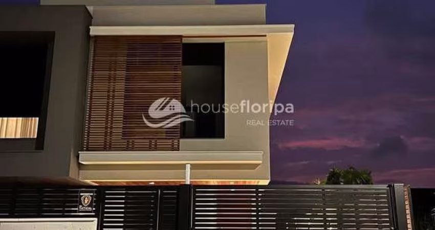 Casa Moderna com 3 Quartos, Escritório, Área Gourmet a poucos metros do mar no Jardim Campeche, Flo