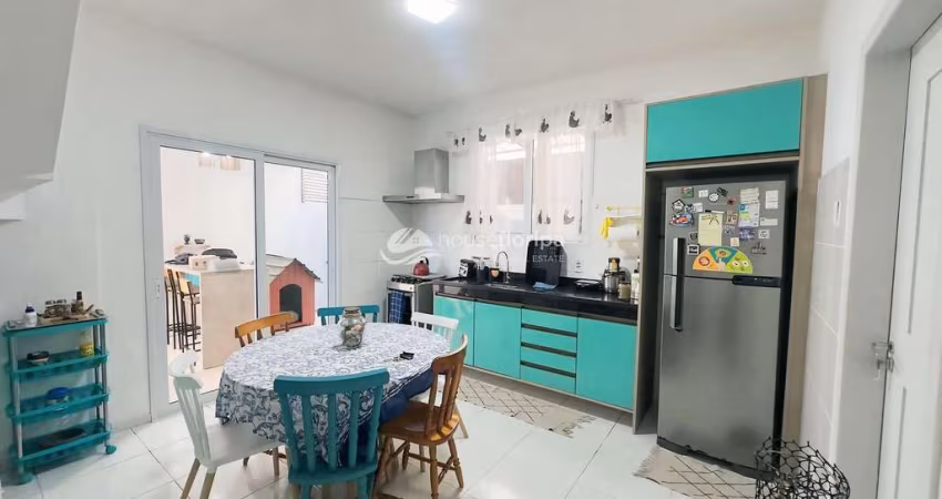 Casa à venda com 3 dormitórios, jacuzzi e churrasqueira, Campeche, Florianópolis, SC