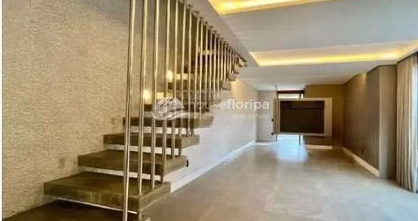 Casa à venda a poucos metros da praia com 3 belas suítes e vista para a Natureza, Morro das Pedras,