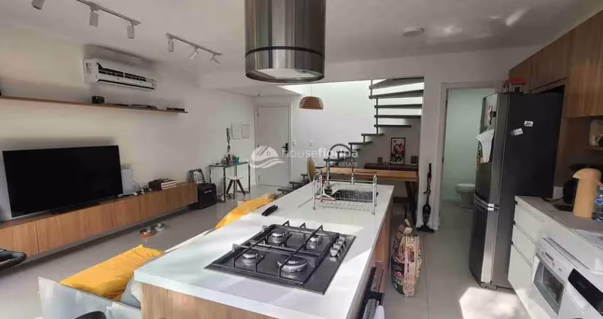 Apartamento Duplex bem localizado, mobiliado à venda no Campeche, Florianópolis, SC, com encantador