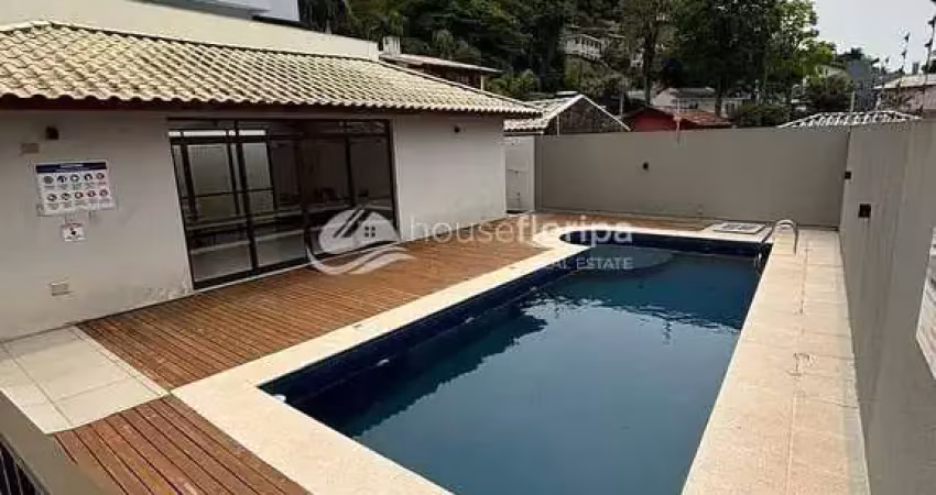 Casa de alto padrão à venda em ótima localização na lagoa da conceição, com 3 suítes, 4 banheiros,
