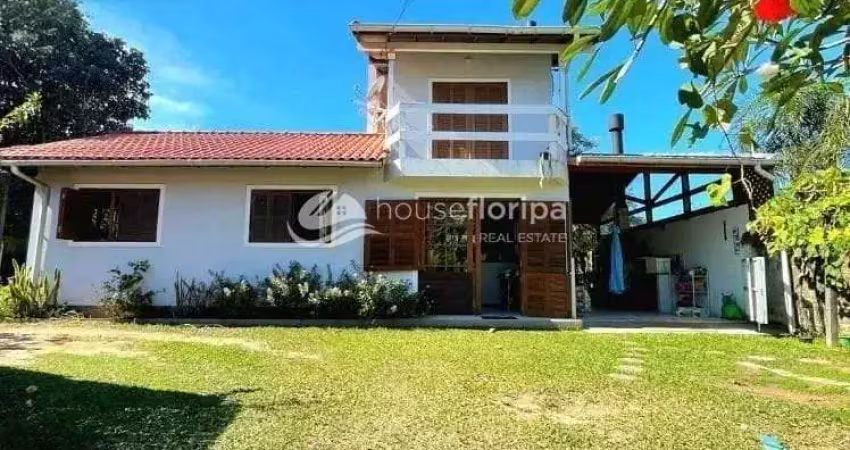 Casa à venda no campeche de 146m² com 4 quartos sendo 1 suíte e 3 banheiros em um terreno de 372m²,