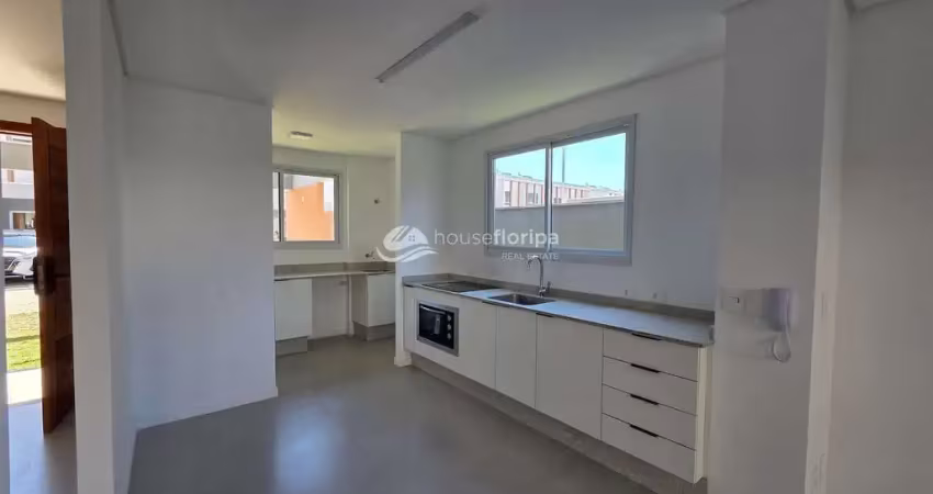 Incrivel casa com 3 dormitórios e um sótão à venda em condomínio clube, morro das pedras, florianóp