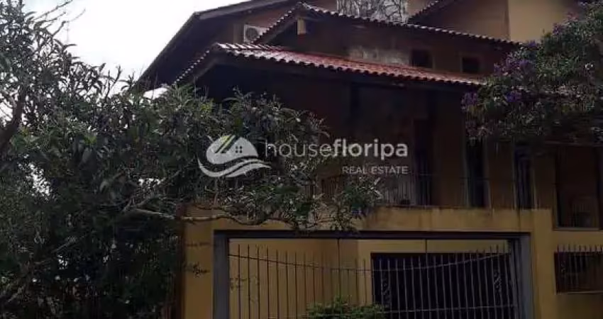 Casa à venda com 4 dormitórios e 751m2 de terreno, na lagoa da conceição, florianópolis, sc