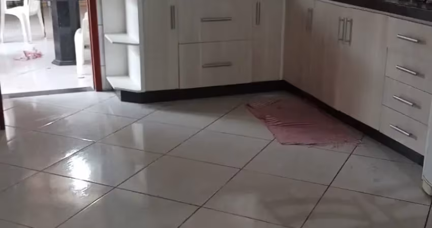 Casa com 2 quartos à venda na Rua dos Cajueiros, 88, Madri, Palhoça