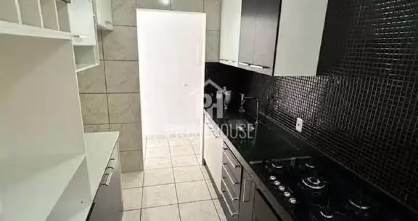 Vende-se apartamento em condomínio fechado portal do rio