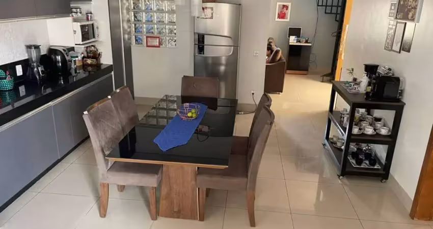 Vende-se sobrado com piscina - jardim umuarama - cuiabá/mt