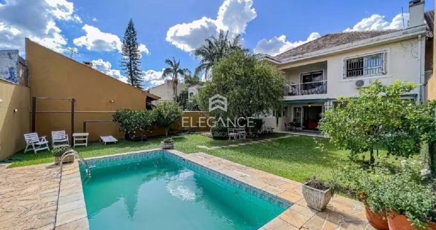 Elegance Imóveis vende ótima residência com 362 m2, 4 dormitórios , 3 suítes, piscina,  com 2 vagas garagem. Chácara das Pedras Porto Alegre.