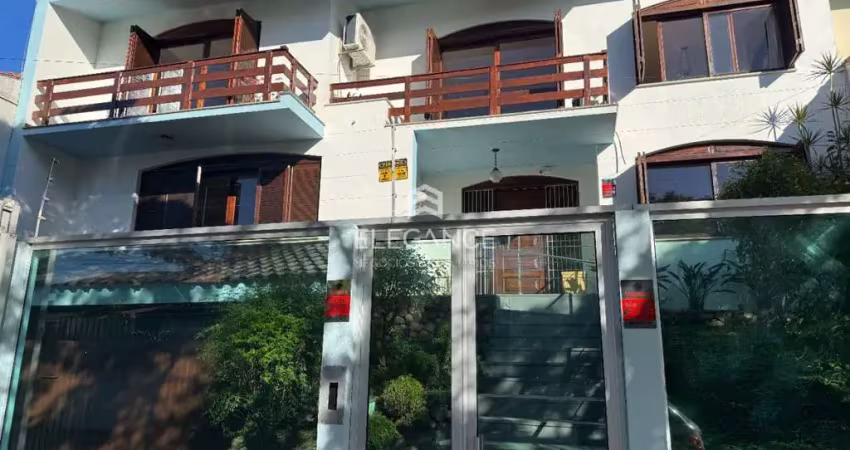 Casa para comprar em centro de terreno 360 m2 privativos, 3 suítes, garagem para 3 veículos, pátio com piscina, chácara das pedras porto alegre