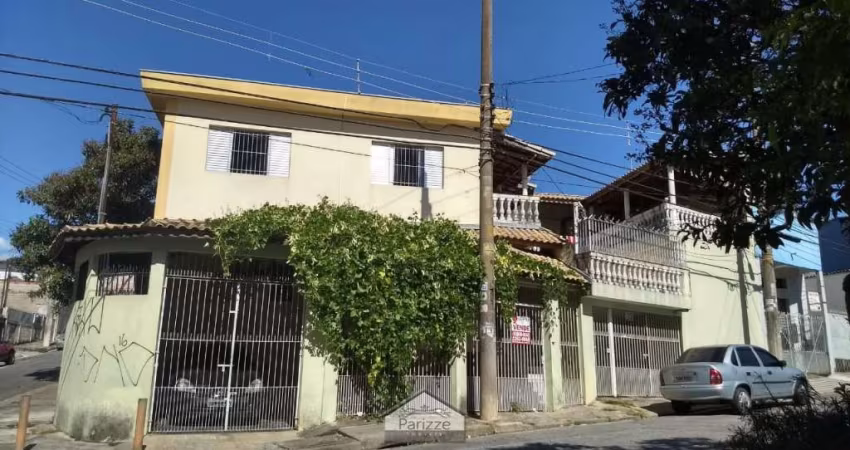 SOBRADO COM 3 CASAS DE RENDA DE ESQUINA