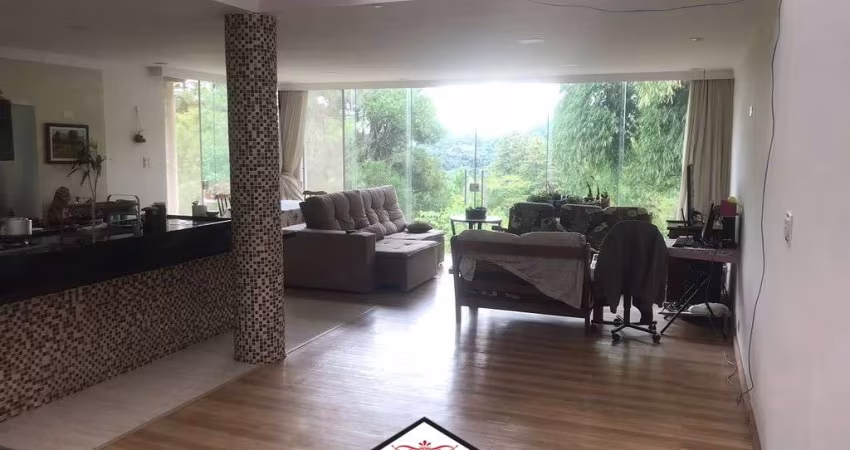 Sobrado em Mairiporã 3 dormitórios e 5 vagas!