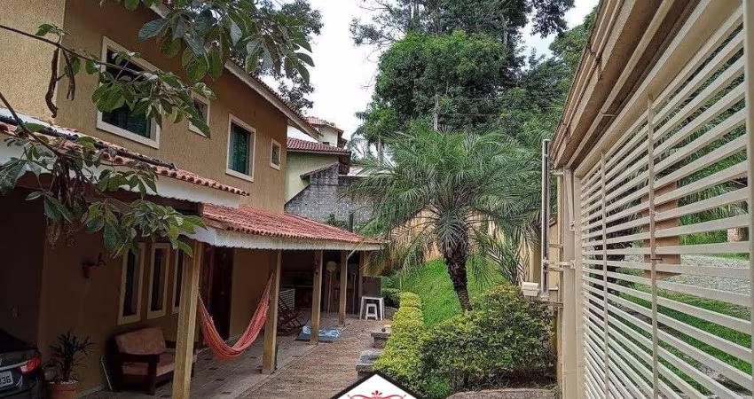 Casa na Serra da Cantareira 3 dormitórios 2 vagas