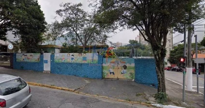 Excelente imóvel no bairro Jd. da Glória,  esquina,  1200 m² de terreno, 694 m² a.c. Zon. ZC! Locado !  REF: 10.740