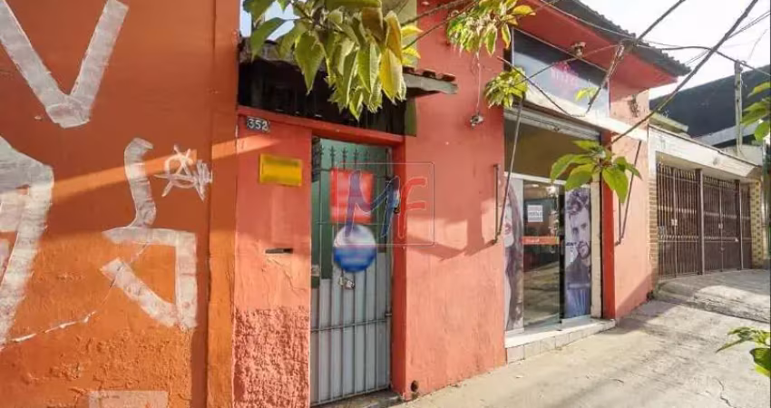 Ref: 10.807 ótimo terreno com 180 m², duas casas antigas + salão , 1 vaga de garagem no bairro vila prudente. ótima localização. alugados.