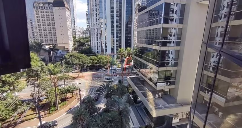 Excelente Conjunto Comercial na Cidade Monções, 510 m² a.u., 10 salas, 8 banheiros, copa, recepção, ar condicionado, 10 vagas (REF 17.568)