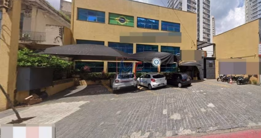 Ótimo prédio comercial no Alto de Pinheiros, com 1.177m² a.c., 662 m² terreno, testada de 18 m. Zona ZC. Analisa permutas (REF 17.921)