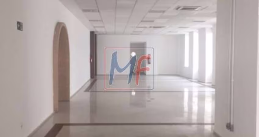 Excelente conjunto comercial no Centro de Santos, 3.000 m² a.u., distribuídos em 3 andares, com pátio externo e estacionamento (REF 18.243)
