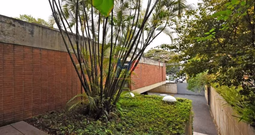 Excelente casa comercial ou residencial Cidade Jardim, 976 m² a.c., 3.100 m²terreno . Próximo Rua das Begônias (REF 18.887)