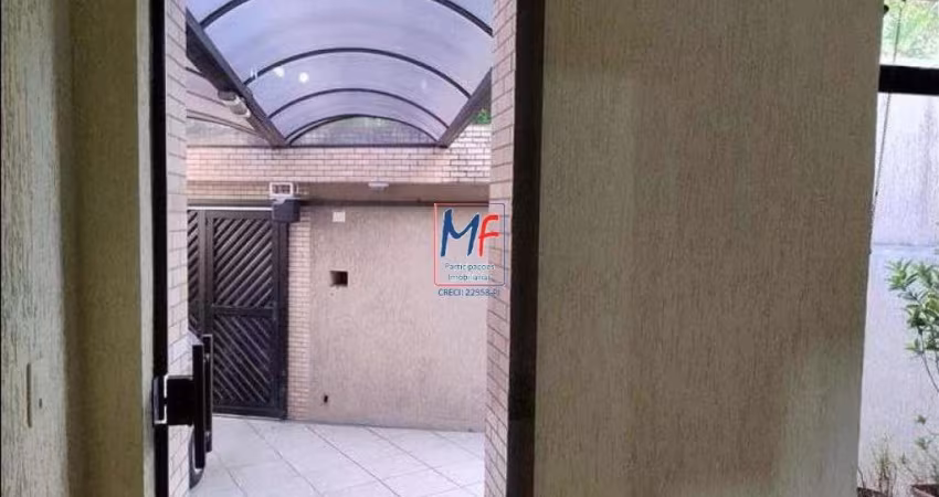 Excelente casa em São Vicente , com 257m² a.u., 3 dormitórios, sala, cozinha, sacada, área de serviço, quintal, churrasqueira, portão automático,  2 vagas (REF 19.951)