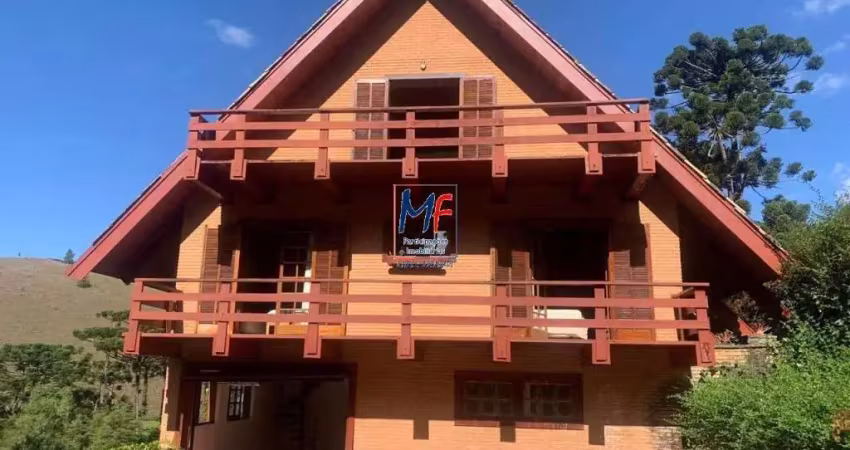 Excelente casa em condomínio fechado em Campos do Jordão/SP, 1.200 m² a.c., 7.400 m² a.t., 5 dormitórios (1 suíte), lareira, quadra de tênis, garagem coberta (REF 19.549)